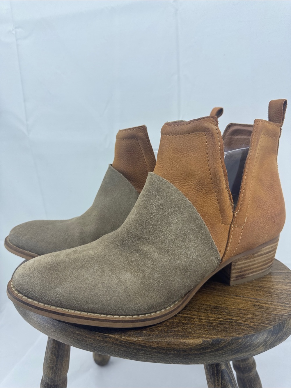 Diba True Womens "Stop By" 2-tone Leather Side-cut Bootie in Dust/Cognac, sz 8.5